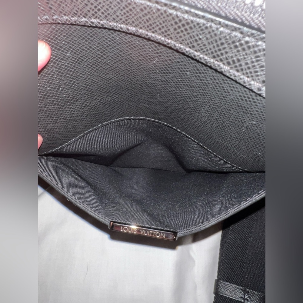 Louis Vuitton Crossbody Men’s Bag - Picture 7 of 7